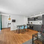 1 Bedroom Apartment Near Eiffel Tower