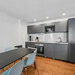 1 Bedroom Apartment Near Eiffel Tower